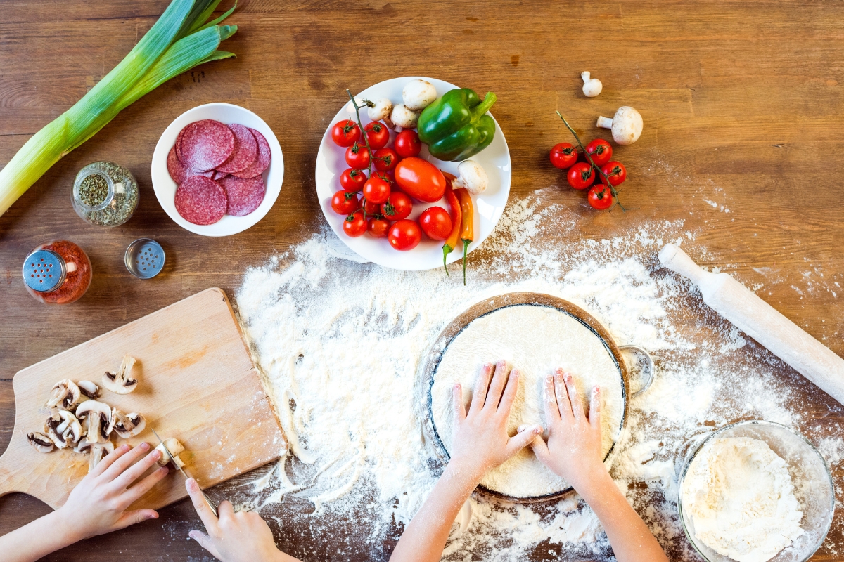 niños y la cocina navideña